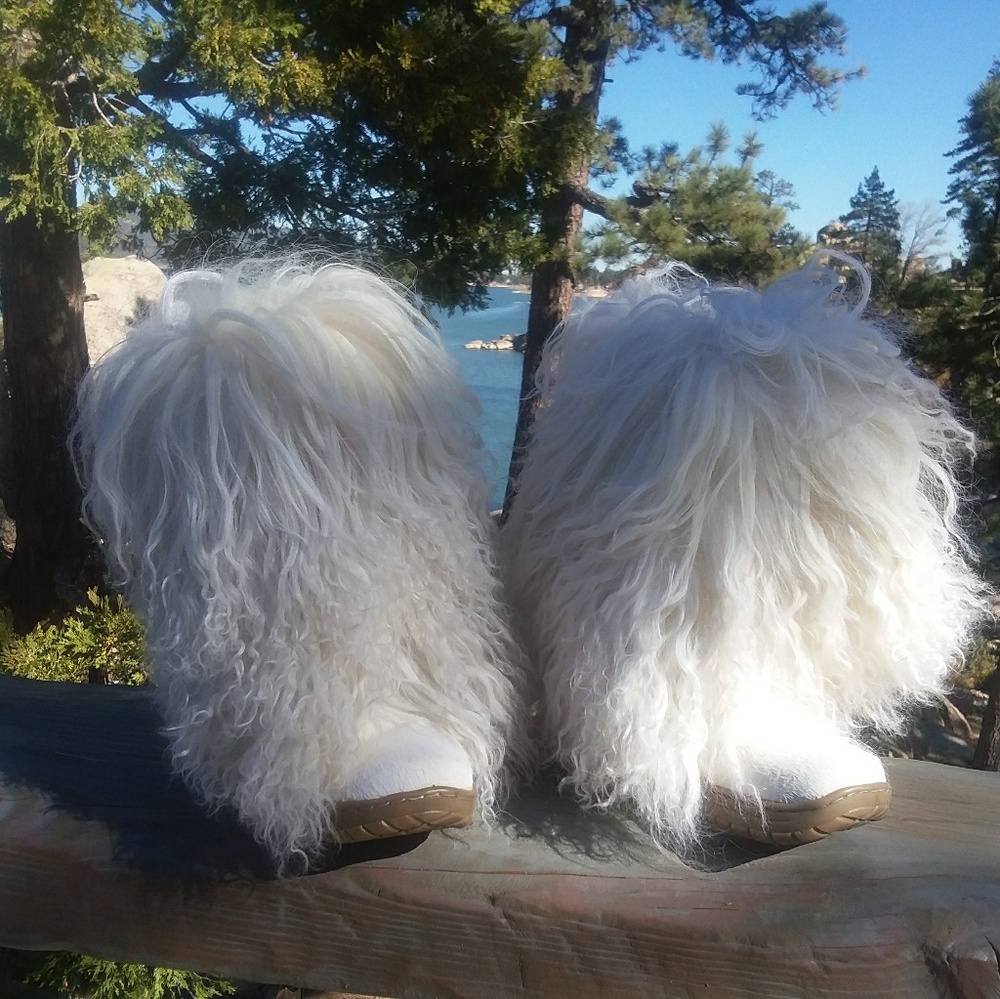 Bearpaw Boetis White Sheepskin Boots